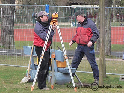 Angewandte Trigonometrie: Vermessung der Baugrube. Bild: A. Bubrowski/CJD Oberurff