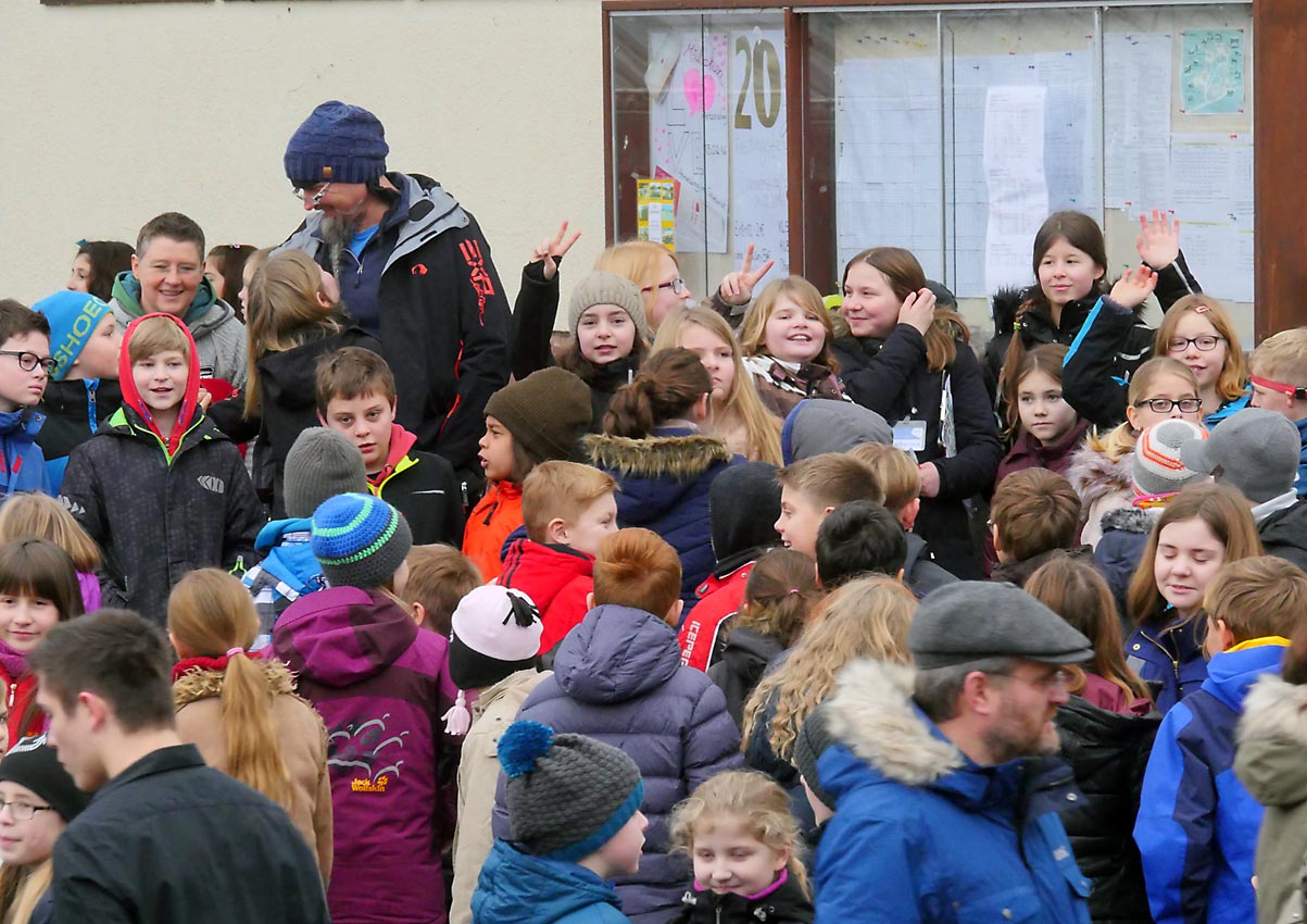 Schüler der Jahrgangsstufe fünf scharen Gäste um sich | Bild: Andreas Bubrowski/CJD Oberurff