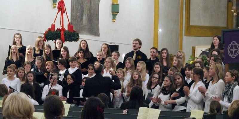 Die Schulgemeinde des CJD Oberurff feiert Advent. Bild: Andreas Bubrowski / CJD Oberurff