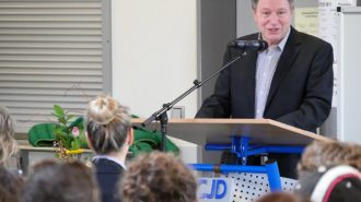 Schulleiter Günter Koch begrüßt Gäste | Bild: A. Bubrowski/CJD Oberurff