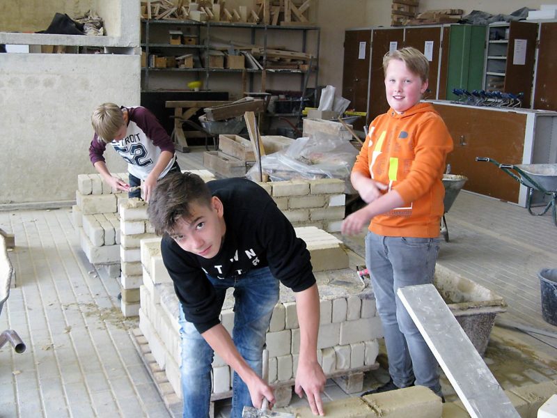 Bei der Arbeit am Bau | Foto: U. Ferner/CJD Oberurff